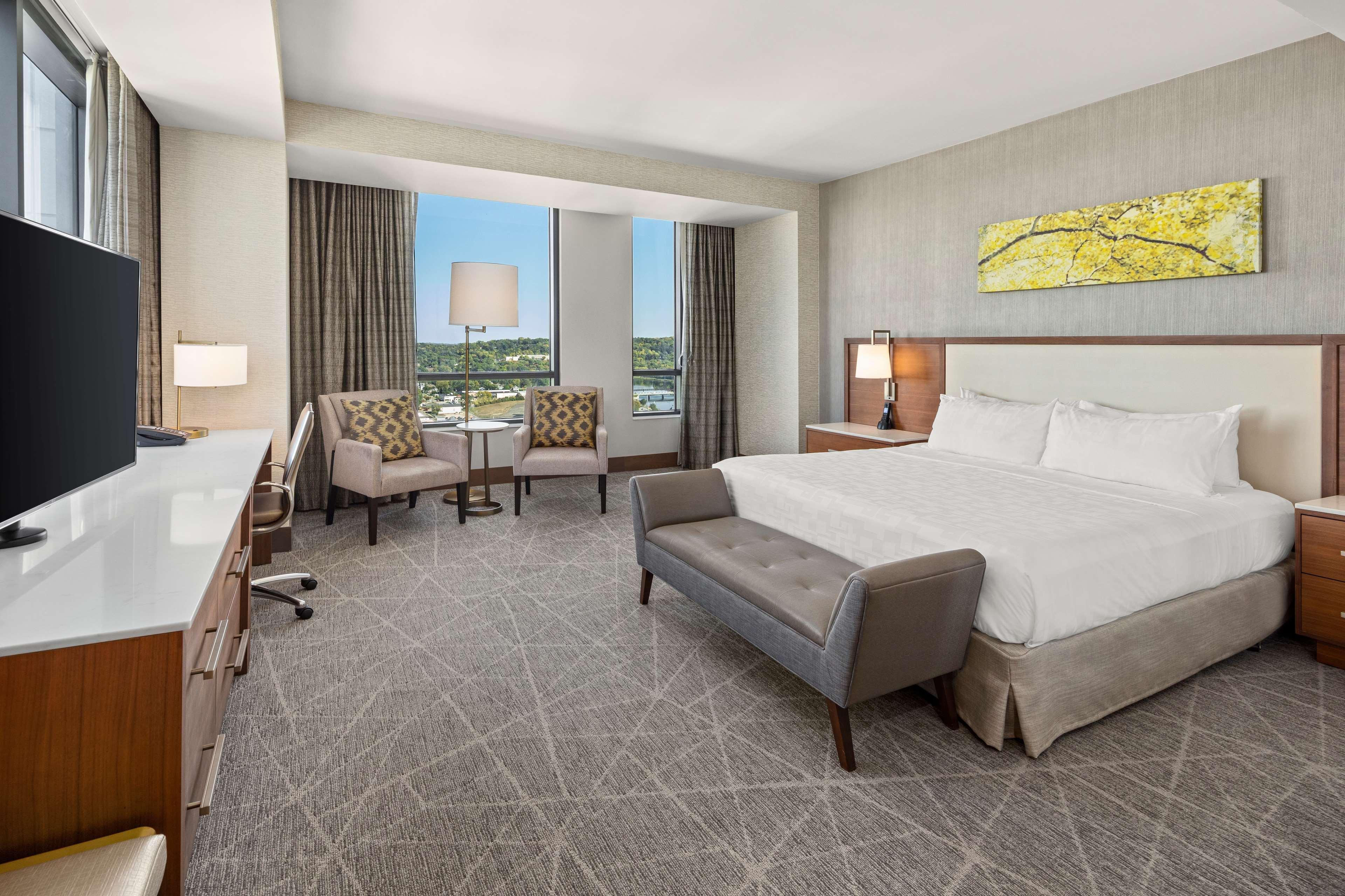 Hilton Rochester Mayo Clinic Area Екстериор снимка